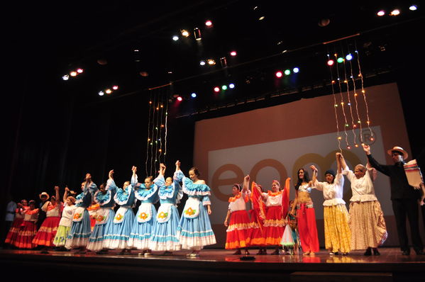Festival Cultural Intercomunas EPM
Festival Cultural Intercomunas EPM
Fecha: Julio 4  de 2013. Lugar: Teatro Pablo Tobón Uribe
Para descargar esta fotografía en alta resolución, haga clic sobre la imagen hasta que la misma se despliegue en la pantalla completa; luego dé clic derecho y elija la opción "guardar imagen como". 
En caso de publicación por cualquier medio, solicitamos acompañarla del crédito: "Cortesía EPM".
Palabras clave: Festival Cultural Intercomunas EPM