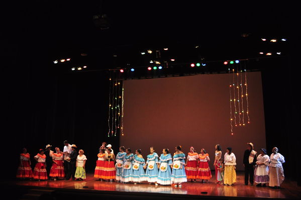 Festival Cultural Intercomunas EPM
Festival Cultural Intercomunas EPM
Fecha: Julio 4  de 2013. Lugar: Teatro Pablo Tobón Uribe
Para descargar esta fotografía en alta resolución, haga clic sobre la imagen hasta que la misma se despliegue en la pantalla completa; luego dé clic derecho y elija la opción "guardar imagen como". 
En caso de publicación por cualquier medio, solicitamos acompañarla del crédito: "Cortesía EPM".
Palabras clave: Festival Cultural Intercomunas EPM