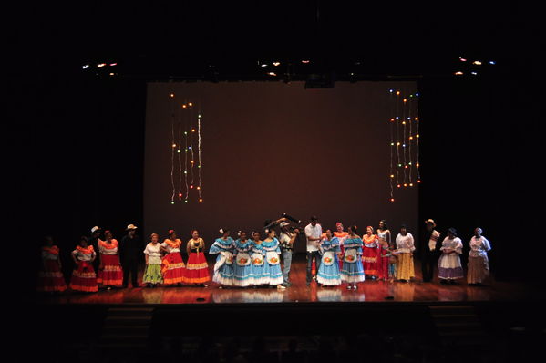 Festival Cultural Intercomunas EPM
Festival Cultural Intercomunas EPM
Fecha: Julio 4  de 2013. Lugar: Teatro Pablo Tobón Uribe
Para descargar esta fotografía en alta resolución, haga clic sobre la imagen hasta que la misma se despliegue en la pantalla completa; luego dé clic derecho y elija la opción "guardar imagen como". 
En caso de publicación por cualquier medio, solicitamos acompañarla del crédito: "Cortesía EPM".
Palabras clave: Festival Cultural Intercomunas EPM