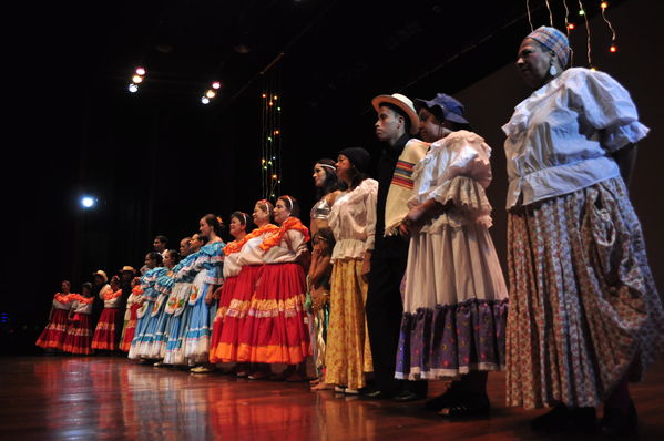 Festival Cultural Intercomunas EPM
Festival Cultural Intercomunas EPM
Fecha: Julio 4  de 2013. Lugar: Teatro Pablo Tobón Uribe
Para descargar esta fotografía en alta resolución, haga clic sobre la imagen hasta que la misma se despliegue en la pantalla completa; luego dé clic derecho y elija la opción "guardar imagen como". 
En caso de publicación por cualquier medio, solicitamos acompañarla del crédito: "Cortesía EPM".
Palabras clave: Festival Cultural Intercomunas EPM