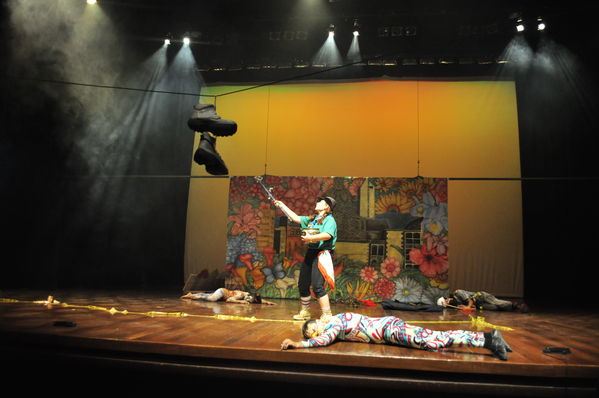 Festival Cultural Intercomunas EPM
Festival Cultural Intercomunas EPM
Fecha: Julio 4  de 2013. Lugar: Teatro Pablo Tobón Uribe
Para descargar esta fotografía en alta resolución, haga clic sobre la imagen hasta que la misma se despliegue en la pantalla completa; luego dé clic derecho y elija la opción "guardar imagen como". 
En caso de publicación por cualquier medio, solicitamos acompañarla del crédito: "Cortesía EPM".
Palabras clave: Festival Cultural Intercomunas EPM
