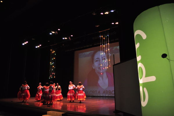 Festival Cultural Intercomunas EPM
Festival Cultural Intercomunas EPM
Fecha: Julio 4  de 2013. Lugar: Teatro Pablo Tobón Uribe
Para descargar esta fotografía en alta resolución, haga clic sobre la imagen hasta que la misma se despliegue en la pantalla completa; luego dé clic derecho y elija la opción "guardar imagen como". 
En caso de publicación por cualquier medio, solicitamos acompañarla del crédito: "Cortesía EPM".
Palabras clave: Festival Cultural Intercomunas EPM