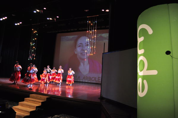 Festival Cultural Intercomunas EPM
Festival Cultural Intercomunas EPM
Fecha: Julio 4  de 2013. Lugar: Teatro Pablo Tobón Uribe
Para descargar esta fotografía en alta resolución, haga clic sobre la imagen hasta que la misma se despliegue en la pantalla completa; luego dé clic derecho y elija la opción "guardar imagen como". 
En caso de publicación por cualquier medio, solicitamos acompañarla del crédito: "Cortesía EPM".
Palabras clave: Festival Cultural Intercomunas EPM