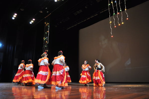 Festival Cultural Intercomunas EPM
Festival Cultural Intercomunas EPM
Fecha: Julio 4  de 2013. Lugar: Teatro Pablo Tobón Uribe
Para descargar esta fotografía en alta resolución, haga clic sobre la imagen hasta que la misma se despliegue en la pantalla completa; luego dé clic derecho y elija la opción "guardar imagen como". 
En caso de publicación por cualquier medio, solicitamos acompañarla del crédito: "Cortesía EPM".
Palabras clave: Festival Cultural Intercomunas EPM