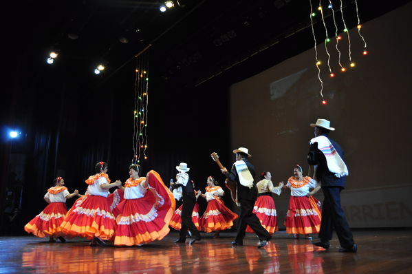 Festival Cultural Intercomunas EPM
Festival Cultural Intercomunas EPM
Fecha: Julio 4  de 2013. Lugar: Teatro Pablo Tobón Uribe
Para descargar esta fotografía en alta resolución, haga clic sobre la imagen hasta que la misma se despliegue en la pantalla completa; luego dé clic derecho y elija la opción "guardar imagen como". 
En caso de publicación por cualquier medio, solicitamos acompañarla del crédito: "Cortesía EPM".
Palabras clave: Festival Cultural Intercomunas EPM