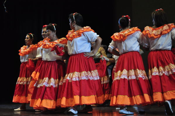 Festival Cultural Intercomunas EPM
Festival Cultural Intercomunas EPM
Fecha: Julio 4  de 2013. Lugar: Teatro Pablo Tobón Uribe
Para descargar esta fotografía en alta resolución, haga clic sobre la imagen hasta que la misma se despliegue en la pantalla completa; luego dé clic derecho y elija la opción "guardar imagen como". 
En caso de publicación por cualquier medio, solicitamos acompañarla del crédito: "Cortesía EPM".
Palabras clave: Festival Cultural Intercomunas EPM