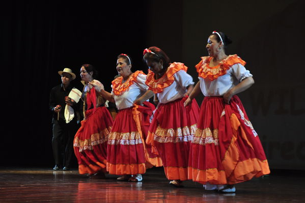 Festival Cultural Intercomunas EPM
Festival Cultural Intercomunas EPM
Fecha: Julio 4  de 2013. Lugar: Teatro Pablo Tobón Uribe
Para descargar esta fotografía en alta resolución, haga clic sobre la imagen hasta que la misma se despliegue en la pantalla completa; luego dé clic derecho y elija la opción "guardar imagen como". 
En caso de publicación por cualquier medio, solicitamos acompañarla del crédito: "Cortesía EPM".
Palabras clave: Festival Cultural Intercomunas EPM