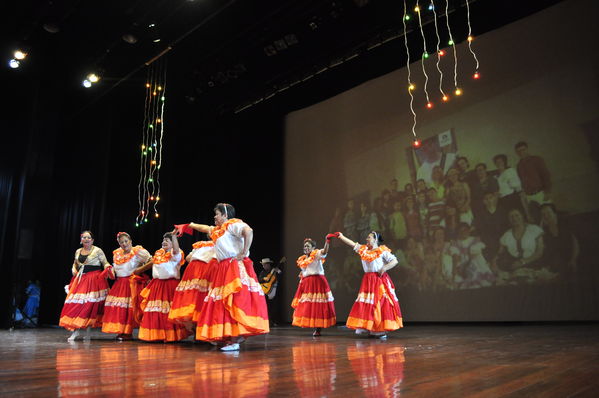 Festival Cultural Intercomunas EPM
Festival Cultural Intercomunas EPM
Fecha: Julio 4  de 2013. Lugar: Teatro Pablo Tobón Uribe
Para descargar esta fotografía en alta resolución, haga clic sobre la imagen hasta que la misma se despliegue en la pantalla completa; luego dé clic derecho y elija la opción "guardar imagen como". 
En caso de publicación por cualquier medio, solicitamos acompañarla del crédito: "Cortesía EPM".
Palabras clave: Festival Cultural Intercomunas EPM