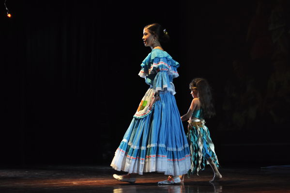 Festival Cultural Intercomunas EPM
Festival Cultural Intercomunas EPM
Fecha: Julio 4  de 2013. Lugar: Teatro Pablo Tobón Uribe
Para descargar esta fotografía en alta resolución, haga clic sobre la imagen hasta que la misma se despliegue en la pantalla completa; luego dé clic derecho y elija la opción "guardar imagen como". 
En caso de publicación por cualquier medio, solicitamos acompañarla del crédito: "Cortesía EPM".
Palabras clave: Festival Cultural Intercomunas EPM