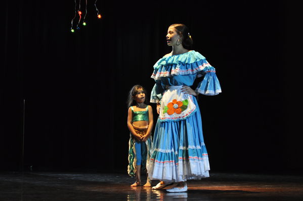 Festival Cultural Intercomunas EPM
Festival Cultural Intercomunas EPM
Fecha: Julio 4  de 2013. Lugar: Teatro Pablo Tobón Uribe
Para descargar esta fotografía en alta resolución, haga clic sobre la imagen hasta que la misma se despliegue en la pantalla completa; luego dé clic derecho y elija la opción "guardar imagen como". 
En caso de publicación por cualquier medio, solicitamos acompañarla del crédito: "Cortesía EPM".
Palabras clave: Festival Cultural Intercomunas EPM