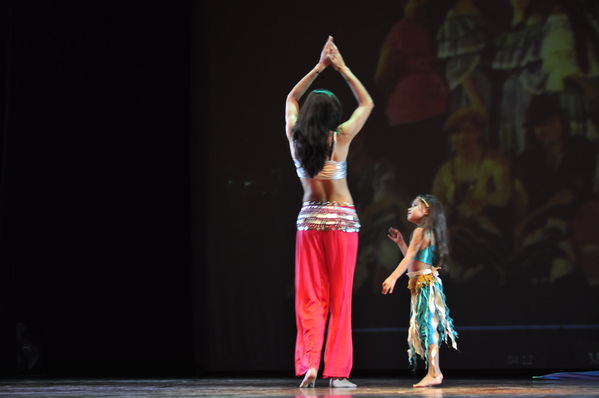 Festival Cultural Intercomunas EPM
Festival Cultural Intercomunas EPM
Fecha: Julio 4  de 2013. Lugar: Teatro Pablo Tobón Uribe
Para descargar esta fotografía en alta resolución, haga clic sobre la imagen hasta que la misma se despliegue en la pantalla completa; luego dé clic derecho y elija la opción "guardar imagen como". 
En caso de publicación por cualquier medio, solicitamos acompañarla del crédito: "Cortesía EPM".
Palabras clave: Festival Cultural Intercomunas EPM