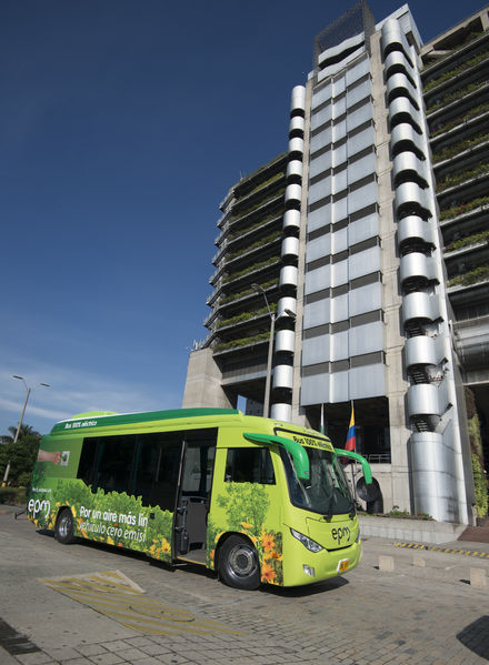 Primer bus eléctrico de EPM
Primer bus eléctrico de EPM
Fecha: Julio 4 de 2017
Para descargar esta fotografía en alta resolución, haga clic sobre la imagen hasta que la misma se despliegue en la pantalla completa; luego dé clic derecho y elija la opción "guardar imagen como". 
En caso de publicación por cualquier medio, solicitamos acompañarla del crédito: "Foto EPM"
Palabras clave: Primer bus eléctrico EPM