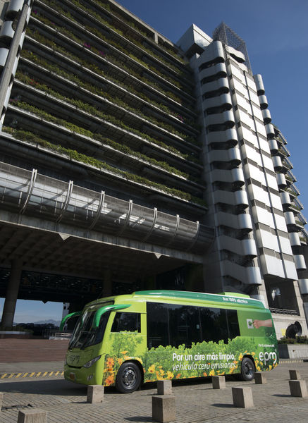 Primer bus eléctrico de EPM
Primer bus eléctrico de EPM
Fecha: Julio 4 de 2017
Para descargar esta fotografía en alta resolución, haga clic sobre la imagen hasta que la misma se despliegue en la pantalla completa; luego dé clic derecho y elija la opción "guardar imagen como". 
En caso de publicación por cualquier medio, solicitamos acompañarla del crédito: "Foto EPM"
Palabras clave: Primer bus eléctrico EPM