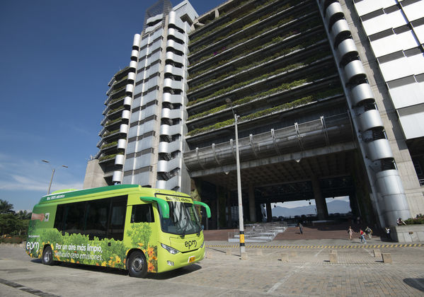 Primer bus eléctrico de EPM
Primer bus eléctrico de EPM
Fecha: Julio 4 de 2017
Para descargar esta fotografía en alta resolución, haga clic sobre la imagen hasta que la misma se despliegue en la pantalla completa; luego dé clic derecho y elija la opción "guardar imagen como". 
En caso de publicación por cualquier medio, solicitamos acompañarla del crédito: "Foto EPM"
Palabras clave: Primer bus eléctrico EPM