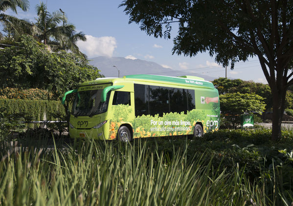 Primer bus eléctrico de EPM
Primer bus eléctrico de EPM
Fecha: Julio 4 de 2017
Para descargar esta fotografía en alta resolución, haga clic sobre la imagen hasta que la misma se despliegue en la pantalla completa; luego dé clic derecho y elija la opción "guardar imagen como". 
En caso de publicación por cualquier medio, solicitamos acompañarla del crédito: "Foto EPM"
Palabras clave: Primer bus eléctrico EPM