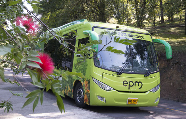 Primer bus eléctrico de EPM
Primer bus eléctrico de EPM
Fecha: Julio 4 de 2017
Para descargar esta fotografía en alta resolución, haga clic sobre la imagen hasta que la misma se despliegue en la pantalla completa; luego dé clic derecho y elija la opción "guardar imagen como". 
En caso de publicación por cualquier medio, solicitamos acompañarla del crédito: "Foto EPM"
Palabras clave: Primer bus eléctrico EPM