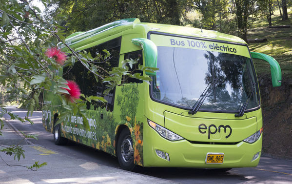 Primer bus eléctrico de EPM
Primer bus eléctrico de EPM
Fecha: Julio 4 de 2017
Para descargar esta fotografía en alta resolución, haga clic sobre la imagen hasta que la misma se despliegue en la pantalla completa; luego dé clic derecho y elija la opción "guardar imagen como". 
En caso de publicación por cualquier medio, solicitamos acompañarla del crédito: "Foto EPM"
Palabras clave: Primer bus eléctrico EPM