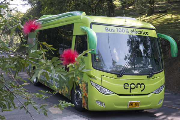 Primer bus eléctrico de EPM
Primer bus eléctrico de EPM
Fecha: Julio 4 de 2017
Para descargar esta fotografía en alta resolución, haga clic sobre la imagen hasta que la misma se despliegue en la pantalla completa; luego dé clic derecho y elija la opción "guardar imagen como". 
En caso de publicación por cualquier medio, solicitamos acompañarla del crédito: "Foto EPM"
Palabras clave: Primer bus eléctrico EPM