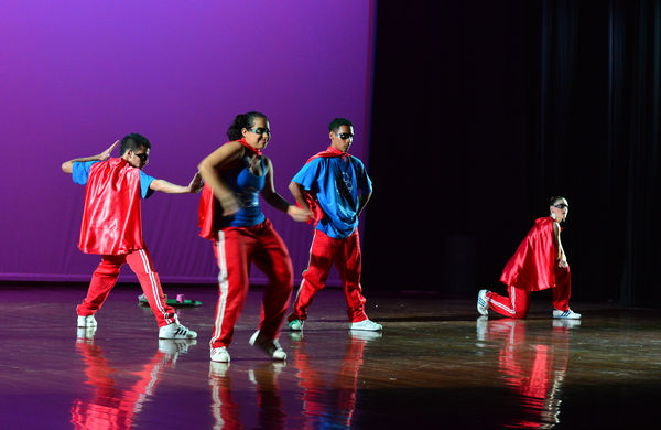  Festival Cultural Intercomunas EPM
 Festival Cultural Intercomunas EPM
Fecha: Julio 5  de 2013. Lugar: Teatro Pablo Tobón Uribe
Para descargar esta fotografía en alta resolución, haga clic sobre la imagen hasta que la misma se despliegue en la pantalla completa; luego dé clic derecho y elija la opción "guardar imagen como". 
En caso de publicación por cualquier medio, solicitamos acompañarla del crédito: "Cortesía EPM".
Palabras clave: Festival Cultural Intercomunas EPM