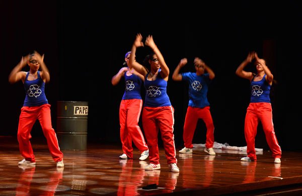  Festival Cultural Intercomunas EPM
 Festival Cultural Intercomunas EPM
Fecha: Julio 5  de 2013. Lugar: Teatro Pablo Tobón Uribe
Para descargar esta fotografía en alta resolución, haga clic sobre la imagen hasta que la misma se despliegue en la pantalla completa; luego dé clic derecho y elija la opción "guardar imagen como". 
En caso de publicación por cualquier medio, solicitamos acompañarla del crédito: "Cortesía EPM".
Palabras clave: Festival Cultural Intercomunas EPM