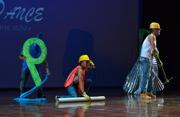  Festival Cultural Intercomunas EPM
 Festival Cultural Intercomunas EPM
Fecha: Julio 5  de 2013. Lugar: Teatro Pablo Tobón Uribe
Para descargar esta fotografía en alta resolución, haga clic sobre la imagen hasta que la misma se despliegue en la pantalla completa; luego dé clic derecho y elija la opción "guardar imagen como". 
En caso de publicación por cualquier medio, solicitamos acompañarla del crédito: "Cortesía EPM".
Palabras clave: Festival Cultural Intercomunas EPM