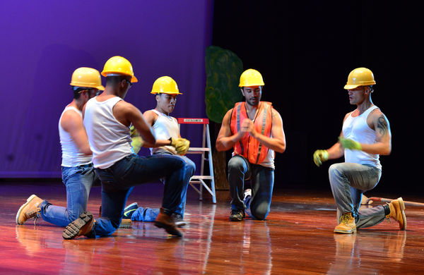  Festival Cultural Intercomunas EPM
 Festival Cultural Intercomunas EPM
Fecha: Julio 5  de 2013. Lugar: Teatro Pablo Tobón Uribe
Para descargar esta fotografía en alta resolución, haga clic sobre la imagen hasta que la misma se despliegue en la pantalla completa; luego dé clic derecho y elija la opción "guardar imagen como". 
En caso de publicación por cualquier medio, solicitamos acompañarla del crédito: "Cortesía EPM".
Palabras clave: Festival Cultural Intercomunas EPM