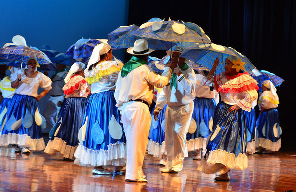  Festival Cultural Intercomunas EPM
 Festival Cultural Intercomunas EPM
Fecha: Julio 5  de 2013. Lugar: Teatro Pablo Tobón Uribe
Para descargar esta fotografía en alta resolución, haga clic sobre la imagen hasta que la misma se despliegue en la pantalla completa; luego dé clic derecho y elija la opción "guardar imagen como". 
En caso de publicación por cualquier medio, solicitamos acompañarla del crédito: "Cortesía EPM".
Palabras clave: Festival Cultural Intercomunas EPM