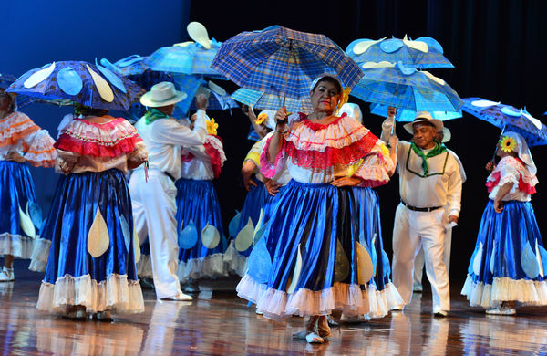  Festival Cultural Intercomunas EPM
 Festival Cultural Intercomunas EPM
Fecha: Julio 5  de 2013. Lugar: Teatro Pablo Tobón Uribe
Para descargar esta fotografía en alta resolución, haga clic sobre la imagen hasta que la misma se despliegue en la pantalla completa; luego dé clic derecho y elija la opción "guardar imagen como". 
En caso de publicación por cualquier medio, solicitamos acompañarla del crédito: "Cortesía EPM".
Palabras clave: Festival Cultural Intercomunas EPM