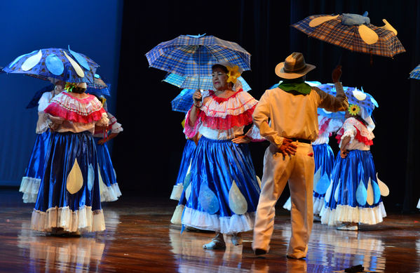  Festival Cultural Intercomunas EPM
 Festival Cultural Intercomunas EPM
Fecha: Julio 5  de 2013. Lugar: Teatro Pablo Tobón Uribe
Para descargar esta fotografía en alta resolución, haga clic sobre la imagen hasta que la misma se despliegue en la pantalla completa; luego dé clic derecho y elija la opción "guardar imagen como". 
En caso de publicación por cualquier medio, solicitamos acompañarla del crédito: "Cortesía EPM".
Palabras clave: Festival Cultural Intercomunas EPM