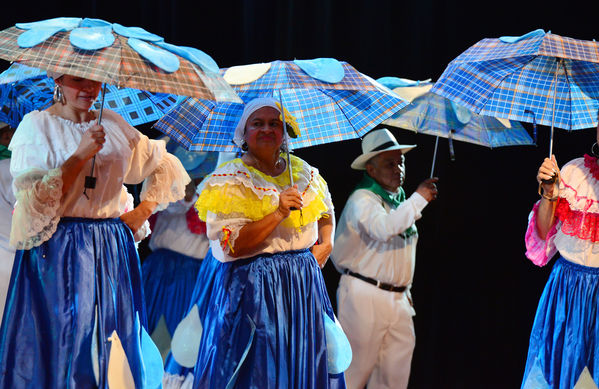  Festival Cultural Intercomunas EPM
 Festival Cultural Intercomunas EPM
Fecha: Julio 5  de 2013. Lugar: Teatro Pablo Tobón Uribe
Para descargar esta fotografía en alta resolución, haga clic sobre la imagen hasta que la misma se despliegue en la pantalla completa; luego dé clic derecho y elija la opción "guardar imagen como". 
En caso de publicación por cualquier medio, solicitamos acompañarla del crédito: "Cortesía EPM".
Palabras clave: Festival Cultural Intercomunas EPM