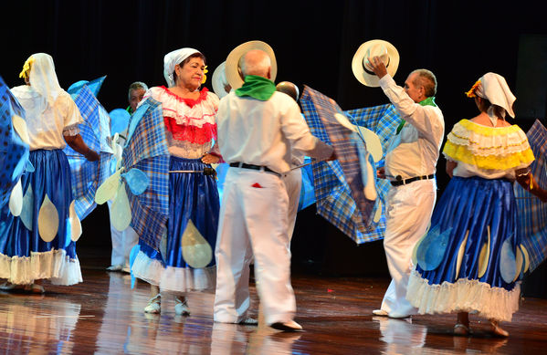  Festival Cultural Intercomunas EPM
 Festival Cultural Intercomunas EPM
Fecha: Julio 5  de 2013. Lugar: Teatro Pablo Tobón Uribe
Para descargar esta fotografía en alta resolución, haga clic sobre la imagen hasta que la misma se despliegue en la pantalla completa; luego dé clic derecho y elija la opción "guardar imagen como". 
En caso de publicación por cualquier medio, solicitamos acompañarla del crédito: "Cortesía EPM".
Palabras clave: Festival Cultural Intercomunas EPM