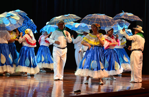  Festival Cultural Intercomunas EPM
 Festival Cultural Intercomunas EPM
Fecha: Julio 5  de 2013. Lugar: Teatro Pablo Tobón Uribe
Para descargar esta fotografía en alta resolución, haga clic sobre la imagen hasta que la misma se despliegue en la pantalla completa; luego dé clic derecho y elija la opción "guardar imagen como". 
En caso de publicación por cualquier medio, solicitamos acompañarla del crédito: "Cortesía EPM".
Palabras clave: Festival Cultural Intercomunas EPM