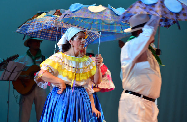  Festival Cultural Intercomunas EPM
 Festival Cultural Intercomunas EPM
Fecha: Julio 5  de 2013. Lugar: Teatro Pablo Tobón Uribe
Para descargar esta fotografía en alta resolución, haga clic sobre la imagen hasta que la misma se despliegue en la pantalla completa; luego dé clic derecho y elija la opción "guardar imagen como". 
En caso de publicación por cualquier medio, solicitamos acompañarla del crédito: "Cortesía EPM".
Palabras clave: Festival Cultural Intercomunas EPM