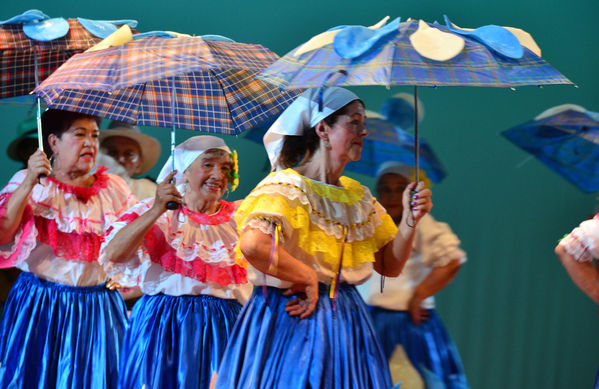  Festival Cultural Intercomunas EPM
 Festival Cultural Intercomunas EPM
Fecha: Julio 5  de 2013. Lugar: Teatro Pablo Tobón Uribe
Para descargar esta fotografía en alta resolución, haga clic sobre la imagen hasta que la misma se despliegue en la pantalla completa; luego dé clic derecho y elija la opción "guardar imagen como". 
En caso de publicación por cualquier medio, solicitamos acompañarla del crédito: "Cortesía EPM".
Palabras clave: Festival Cultural Intercomunas EPM