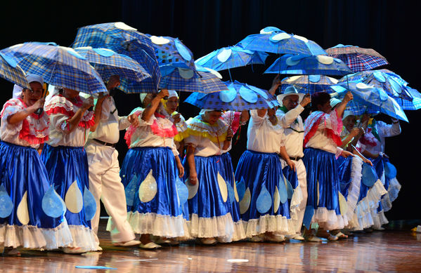  Festival Cultural Intercomunas EPM
 Festival Cultural Intercomunas EPM
Fecha: Julio 5  de 2013. Lugar: Teatro Pablo Tobón Uribe
Para descargar esta fotografía en alta resolución, haga clic sobre la imagen hasta que la misma se despliegue en la pantalla completa; luego dé clic derecho y elija la opción "guardar imagen como". 
En caso de publicación por cualquier medio, solicitamos acompañarla del crédito: "Cortesía EPM".
Palabras clave: Festival Cultural Intercomunas EPM