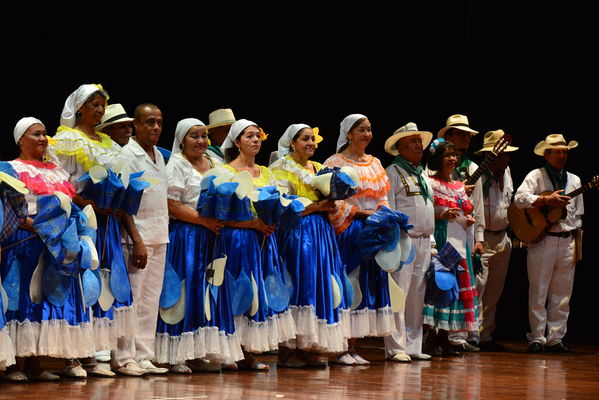  Festival Cultural Intercomunas EPM
 Festival Cultural Intercomunas EPM
Fecha: Julio 5  de 2013. Lugar: Teatro Pablo Tobón Uribe
Para descargar esta fotografía en alta resolución, haga clic sobre la imagen hasta que la misma se despliegue en la pantalla completa; luego dé clic derecho y elija la opción "guardar imagen como". 
En caso de publicación por cualquier medio, solicitamos acompañarla del crédito: "Cortesía EPM".
Palabras clave: Festival Cultural Intercomunas EPM
