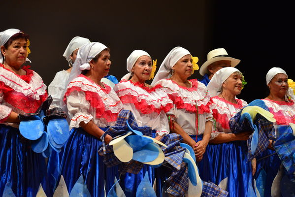  Festival Cultural Intercomunas EPM
 Festival Cultural Intercomunas EPM
Fecha: Julio 5  de 2013. Lugar: Teatro Pablo Tobón Uribe
Para descargar esta fotografía en alta resolución, haga clic sobre la imagen hasta que la misma se despliegue en la pantalla completa; luego dé clic derecho y elija la opción "guardar imagen como". 
En caso de publicación por cualquier medio, solicitamos acompañarla del crédito: "Cortesía EPM".
Palabras clave: Festival Cultural Intercomunas EPM
