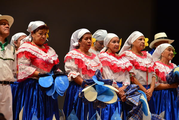  Festival Cultural Intercomunas EPM
 Festival Cultural Intercomunas EPM
Fecha: Julio 5  de 2013. Lugar: Teatro Pablo Tobón Uribe
Para descargar esta fotografía en alta resolución, haga clic sobre la imagen hasta que la misma se despliegue en la pantalla completa; luego dé clic derecho y elija la opción "guardar imagen como". 
En caso de publicación por cualquier medio, solicitamos acompañarla del crédito: "Cortesía EPM".
Palabras clave: Festival Cultural Intercomunas EPM