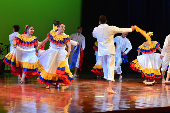  Festival Cultural Intercomunas EPM
 Festival Cultural Intercomunas EPM
Fecha: Julio 5  de 2013. Lugar: Teatro Pablo Tobón Uribe
Para descargar esta fotografía en alta resolución, haga clic sobre la imagen hasta que la misma se despliegue en la pantalla completa; luego dé clic derecho y elija la opción "guardar imagen como". 
En caso de publicación por cualquier medio, solicitamos acompañarla del crédito: "Cortesía EPM".
Palabras clave: Festival Cultural Intercomunas EPM