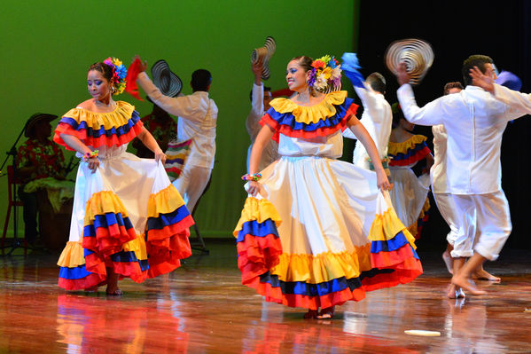  Festival Cultural Intercomunas EPM
 Festival Cultural Intercomunas EPM
Fecha: Julio 5  de 2013. Lugar: Teatro Pablo Tobón Uribe
Para descargar esta fotografía en alta resolución, haga clic sobre la imagen hasta que la misma se despliegue en la pantalla completa; luego dé clic derecho y elija la opción "guardar imagen como". 
En caso de publicación por cualquier medio, solicitamos acompañarla del crédito: "Cortesía EPM".
Palabras clave: Festival Cultural Intercomunas EPM