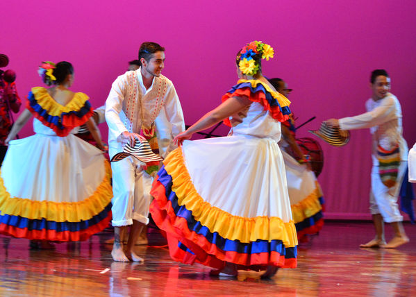  Festival Cultural Intercomunas EPM
 Festival Cultural Intercomunas EPM
Fecha: Julio 5  de 2013. Lugar: Teatro Pablo Tobón Uribe
Para descargar esta fotografía en alta resolución, haga clic sobre la imagen hasta que la misma se despliegue en la pantalla completa; luego dé clic derecho y elija la opción "guardar imagen como". 
En caso de publicación por cualquier medio, solicitamos acompañarla del crédito: "Cortesía EPM".
Palabras clave: Festival Cultural Intercomunas EPM