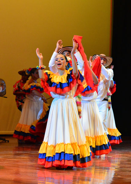  Festival Cultural Intercomunas EPM
 Festival Cultural Intercomunas EPM
Fecha: Julio 5  de 2013. Lugar: Teatro Pablo Tobón Uribe
Para descargar esta fotografía en alta resolución, haga clic sobre la imagen hasta que la misma se despliegue en la pantalla completa; luego dé clic derecho y elija la opción "guardar imagen como". 
En caso de publicación por cualquier medio, solicitamos acompañarla del crédito: "Cortesía EPM".
Palabras clave: Festival Cultural Intercomunas EPM