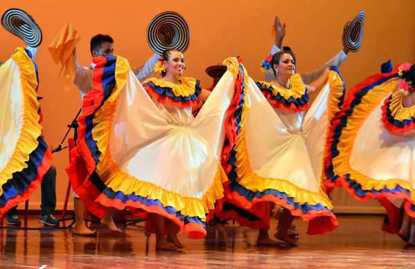  Festival Cultural Intercomunas EPM
 Festival Cultural Intercomunas EPM
Fecha: Julio 5  de 2013. Lugar: Teatro Pablo Tobón Uribe
Para descargar esta fotografía en alta resolución, haga clic sobre la imagen hasta que la misma se despliegue en la pantalla completa; luego dé clic derecho y elija la opción "guardar imagen como". 
En caso de publicación por cualquier medio, solicitamos acompañarla del crédito: "Cortesía EPM".
Palabras clave: Festival Cultural Intercomunas EPM