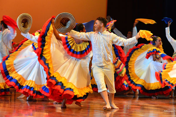  Festival Cultural Intercomunas EPM
 Festival Cultural Intercomunas EPM
Fecha: Julio 5  de 2013. Lugar: Teatro Pablo Tobón Uribe
Para descargar esta fotografía en alta resolución, haga clic sobre la imagen hasta que la misma se despliegue en la pantalla completa; luego dé clic derecho y elija la opción "guardar imagen como". 
En caso de publicación por cualquier medio, solicitamos acompañarla del crédito: "Cortesía EPM".
Palabras clave: Festival Cultural Intercomunas EPM