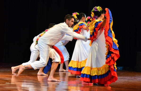  Festival Cultural Intercomunas EPM
 Festival Cultural Intercomunas EPM
Fecha: Julio 5  de 2013. Lugar: Teatro Pablo Tobón Uribe
Para descargar esta fotografía en alta resolución, haga clic sobre la imagen hasta que la misma se despliegue en la pantalla completa; luego dé clic derecho y elija la opción "guardar imagen como". 
En caso de publicación por cualquier medio, solicitamos acompañarla del crédito: "Cortesía EPM".
Palabras clave: Festival Cultural Intercomunas EPM