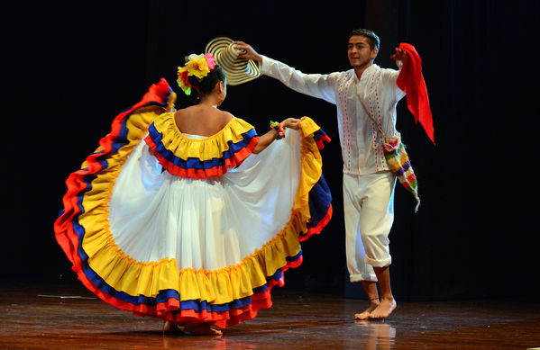  Festival Cultural Intercomunas EPM
 Festival Cultural Intercomunas EPM
Fecha: Julio 5  de 2013. Lugar: Teatro Pablo Tobón Uribe
Para descargar esta fotografía en alta resolución, haga clic sobre la imagen hasta que la misma se despliegue en la pantalla completa; luego dé clic derecho y elija la opción "guardar imagen como". 
En caso de publicación por cualquier medio, solicitamos acompañarla del crédito: "Cortesía EPM".
Palabras clave: Festival Cultural Intercomunas EPM