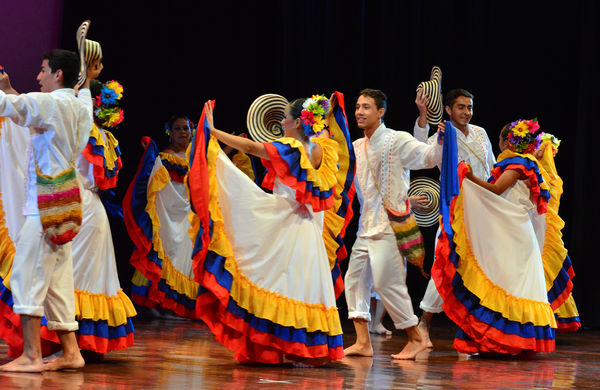  Festival Cultural Intercomunas EPM
 Festival Cultural Intercomunas EPM
Fecha: Julio 5  de 2013. Lugar: Teatro Pablo Tobón Uribe
Para descargar esta fotografía en alta resolución, haga clic sobre la imagen hasta que la misma se despliegue en la pantalla completa; luego dé clic derecho y elija la opción "guardar imagen como". 
En caso de publicación por cualquier medio, solicitamos acompañarla del crédito: "Cortesía EPM".
Palabras clave: Festival Cultural Intercomunas EPM