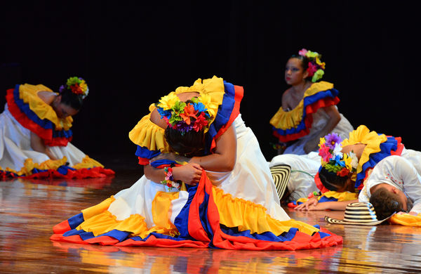  Festival Cultural Intercomunas EPM
 Festival Cultural Intercomunas EPM
Fecha: Julio 5  de 2013. Lugar: Teatro Pablo Tobón Uribe
Para descargar esta fotografía en alta resolución, haga clic sobre la imagen hasta que la misma se despliegue en la pantalla completa; luego dé clic derecho y elija la opción "guardar imagen como". 
En caso de publicación por cualquier medio, solicitamos acompañarla del crédito: "Cortesía EPM".
Palabras clave: Festival Cultural Intercomunas EPM