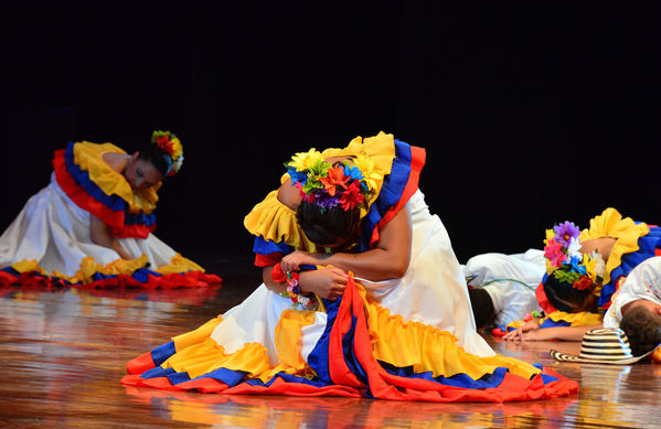  Festival Cultural Intercomunas EPM
 Festival Cultural Intercomunas EPM
Fecha: Julio 5  de 2013. Lugar: Teatro Pablo Tobón Uribe
Para descargar esta fotografía en alta resolución, haga clic sobre la imagen hasta que la misma se despliegue en la pantalla completa; luego dé clic derecho y elija la opción "guardar imagen como". 
En caso de publicación por cualquier medio, solicitamos acompañarla del crédito: "Cortesía EPM".
Palabras clave: Festival Cultural Intercomunas EPM
