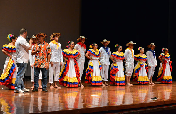  Festival Cultural Intercomunas EPM
 Festival Cultural Intercomunas EPM
Fecha: Julio 5  de 2013. Lugar: Teatro Pablo Tobón Uribe
Para descargar esta fotografía en alta resolución, haga clic sobre la imagen hasta que la misma se despliegue en la pantalla completa; luego dé clic derecho y elija la opción "guardar imagen como". 
En caso de publicación por cualquier medio, solicitamos acompañarla del crédito: "Cortesía EPM".
Palabras clave: Festival Cultural Intercomunas EPM